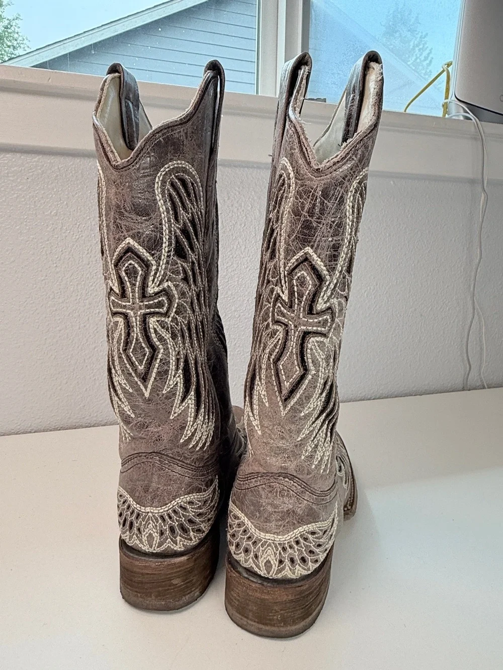 Corral vintage Angel Wing Crystal Western Cowboy Boots Distressed Leather 8.5